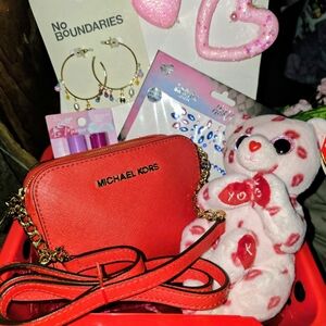 Michael Kors gift basket for any occasion wife,mother, daughter or girlfriend